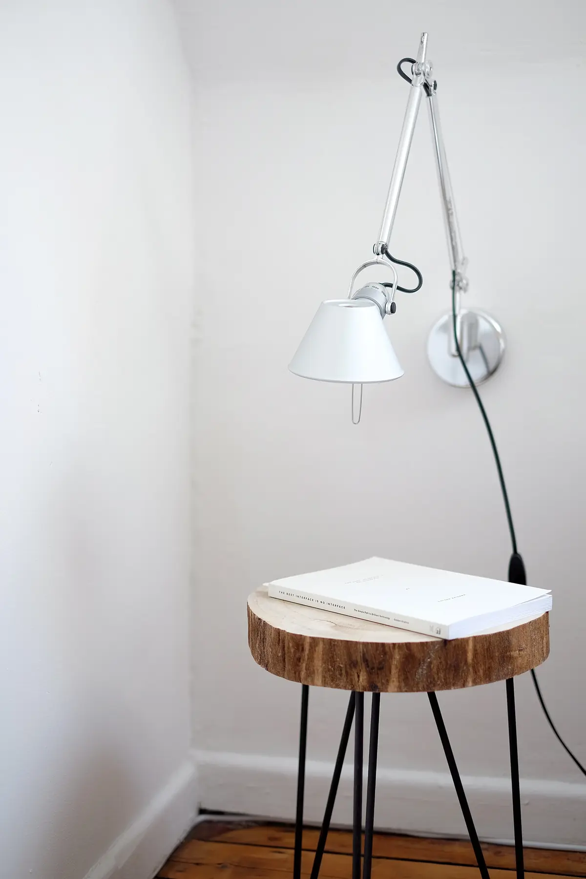 Phare — Tabouret / chevet en chêne